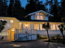 White House Tofino Downtown Villa，位于托菲诺的酒店