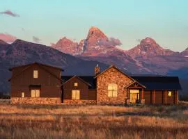 Grand Teton Painted Pony House AC Heated Garage and Hot Tub