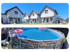 Domki Rajski Wypoczynek z basenem，位于加茨比亚格拉的木屋