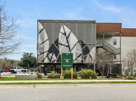 South Lamar Stay - Pickleball, Sauna & Cold Plunge，位于奥斯汀的酒店