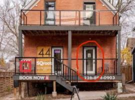 ENTIRE BACHELOR UNIT EN-SUITE ACROSS FROM GOOGLE - br2，位于基奇纳的酒店