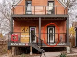 ENTIRE BACHELOR UNIT EN-SUITE ACROSS FROM GOOGLE - br2