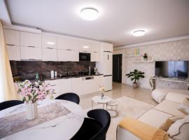 White Home Luxury，位于尼赖吉哈佐的酒店