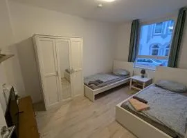 Moderne Wohnung im Erdgeschoss mit Terrasse I ruhige Umgebung