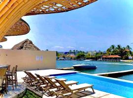 Departamento para 6 vista al mar con alberca y embarcadero，位于Conchal的酒店