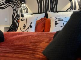 Suite romantique - Jolies Courbes，位于Broons的酒店