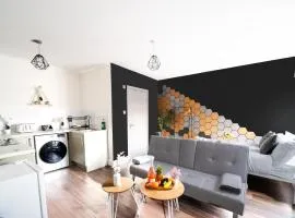 Open Mind Property - HotTub & 1 Double Bed