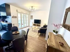 Charming 3BR Apartment with Loggia close to Paris