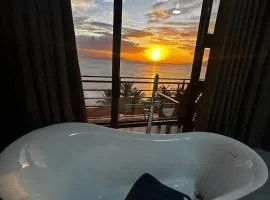 Couple Suite with Ocean View & Relaxing Tub Batangas