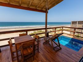 Private Complete Beach House, POOL AC, Vichayito，位于维加伊托的酒店