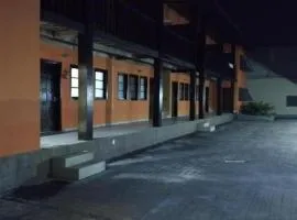Pousada Paraiso - Rua Benedito Mello Serrano, 124