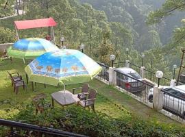 The Ambience Hills near to KAICHI DHAM BHOWALI Nainital - Private Parking - Garden - Valley view rooms，位于奈尼塔尔的酒店