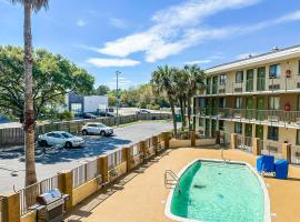 OYO Hotel Mobile, AL I-65 at Airport Blvd，位于莫比尔的酒店