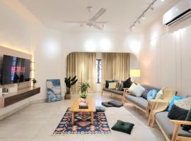 Amazing Petaling Jaya Corner Landed Home Paradigm Mall, 5 Bedroom for up to 18Pax, LDP, Kelana Jaya, Paradigm Mall，位于八打灵再也的酒店