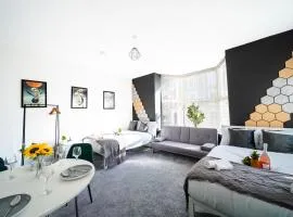 Open Mind Property - 1 Bedroom, 2 Beds & 4 Guests