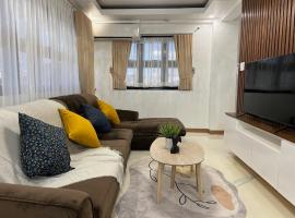 Aloha - Your Stylish City Escape，位于Gate的酒店