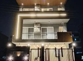 Lime Tree 1BHK Service Apartment Near Fortis Hospital Gurgaon