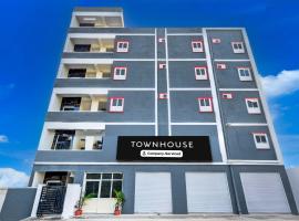 Super Townhouse Nallagandla Lingampally，位于Lingampalli的酒店