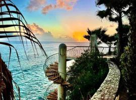 Tranquil Oceanside: Pools & Direct Beach Access，位于Cupecoy的酒店