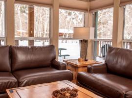 Rustic Camping Cabin near the Royal Gorge in Salida, Colorado，位于Monarch的酒店
