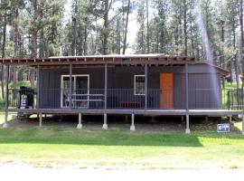 Pet Friendly Rapid City Getaway, Ideal for Family Glamping，位于拉皮德城的酒店
