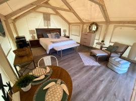 Fabulous Texas Retreat for Vacations on Lake Bastrop，位于巴斯特罗普的酒店