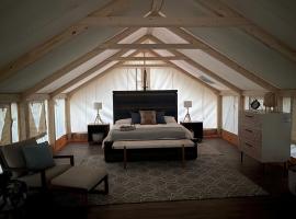 Awesome Lake Bastrop Accommodation for Texas Getaways，位于巴斯特罗普的酒店