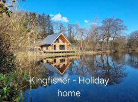 Lake District Log Cabins，位于布劳顿弗内斯的酒店