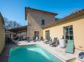 Maison en pierre avec piscine à Barjac, 16 personnes