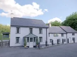 Lanreath Cottage XL - 3 bedroom with Hot Tub