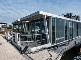 Waterlodge voor 4 personen in de haven van Kamperland，位于坎珀兰的船屋