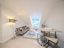 Royal Oak 9 - FREE PARKING - Perfect for Contractors - Wi-Fi - Long Term Stays