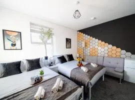 Open Mind Property - Cozy Flat with 2 Double Beds