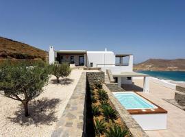 Rising Moon villa near Naousa and the beach，位于莫罗斯帕罗的酒店