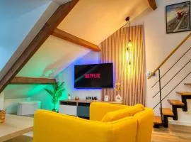 Dream Factory - Loft & Private Cinema 6P, 8 minutes from Disneyland