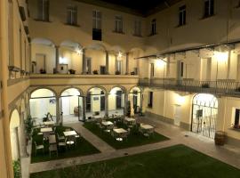 Amelié Lago d’Orta Hotel，位于奥梅尼亚的酒店