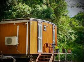 Tiny House Spectacular Eco Retreat & Cosy，位于马莱尼的小屋
