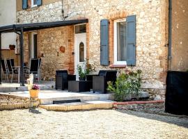 Au Paradis Des Anges maison de village climatisé avec jardin，位于Briatexte的酒店