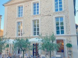 La maison bleue，位于Ampus的酒店