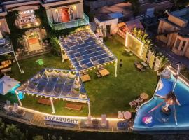 Fuxian Lake Three Thousand French Manor Hotel，位于Xujiadu的酒店