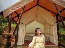 Glamping umi，位于Riunggunung的豪华帐篷