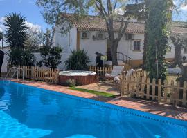 B&B Casa da Ponte Selmes Vidigueira，位于Selmes的带热水浴缸的酒店