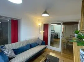 Large city central one bedroom apartment with outside space in Worcester