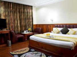 Hotel Premium Jupiter Manali Near Hidimba Devi Temple - Free Parking - Restaurant - Facilities - Room Service Available - Best Vacation Stay with Family - BEST HOTEL IN MANALI，位于马拉里的酒店