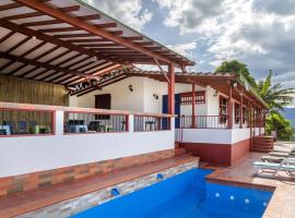 Casita Roja Envigado, Colombian culture experience，位于恩维加多的酒店
