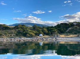 Glamping in the middle of nature and ocean view，位于蓬塔阿雷纳斯的豪华帐篷营地