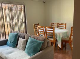 Hermosa casa Hostal de Miguel，位于洛斯安赫莱斯的旅馆
