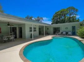 Beautiful 3 BR pool home minutes from Siesta Key - Blue Dolphin