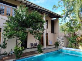 A tropical paradise; stunning house, pool, garden，位于瓦特勒的酒店