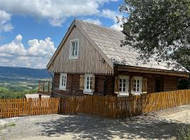 120 letnia Chata w Górach z jacuzzi i sauną，位于Rychwałdek的酒店